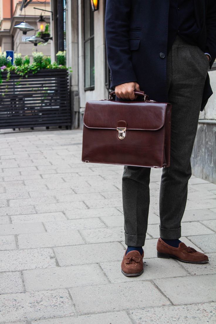 WhatsApp Image 2026-06-18 at 17.45.38 (1) Meca P17 burgundy laptop bag. - Image 1