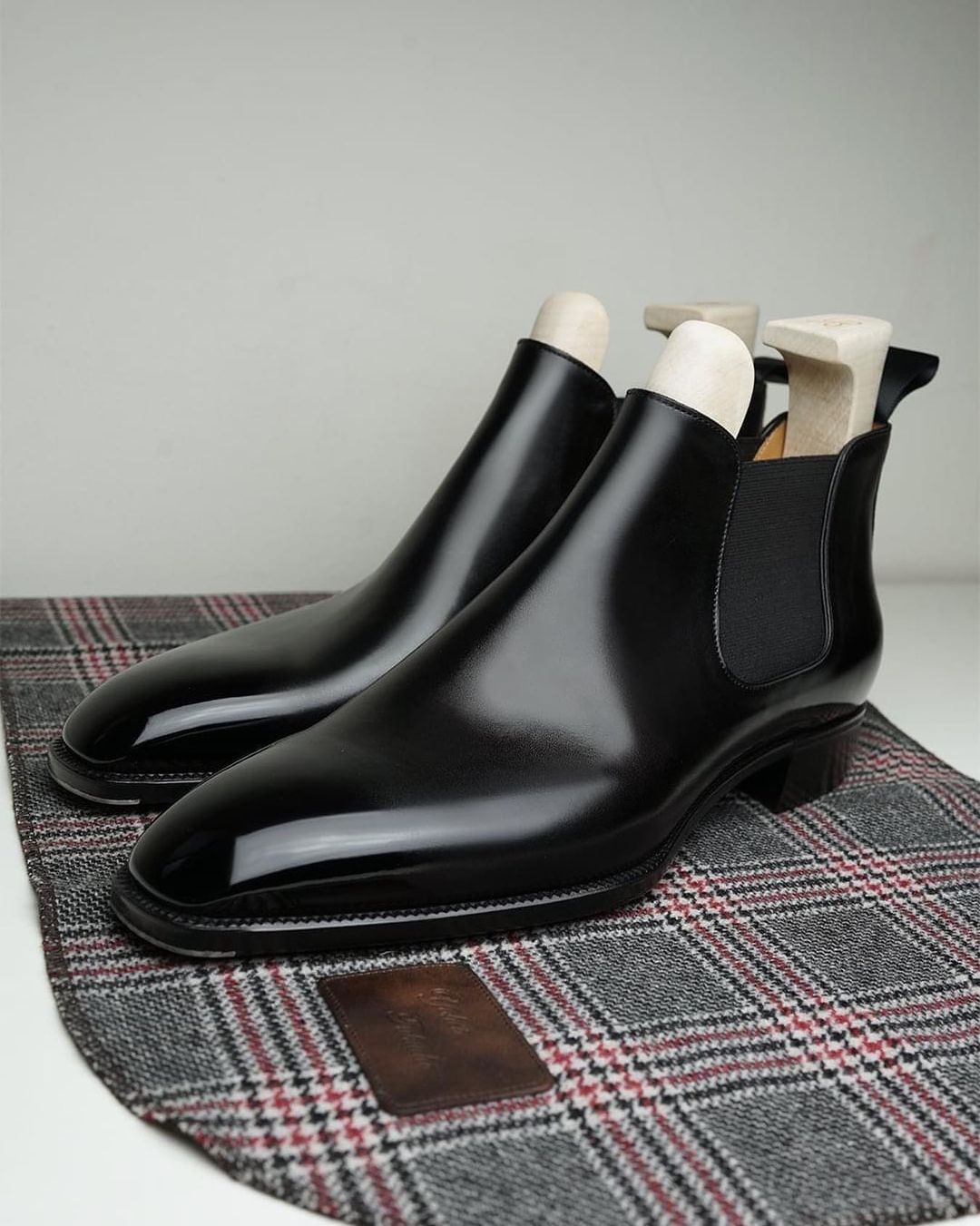 B1 Eterno Black chelsea boot - pellwalk - Image 1