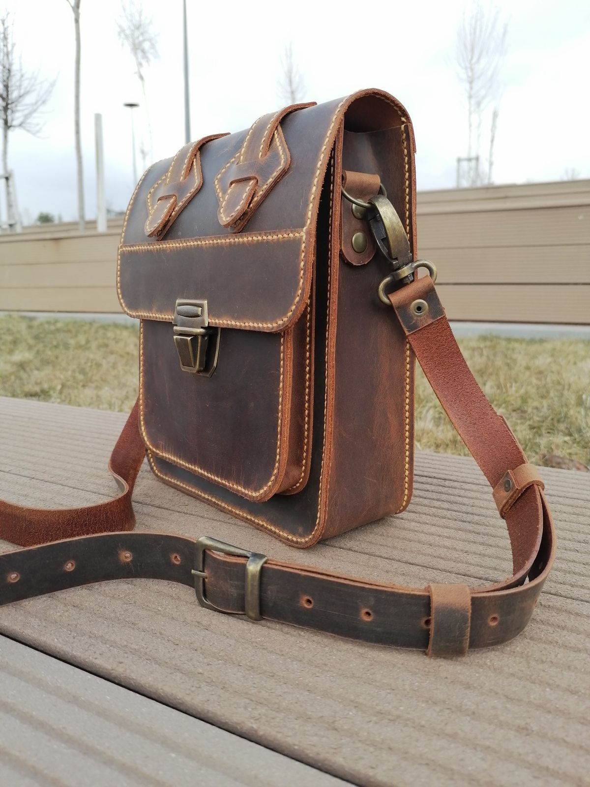 m18 Vittoria Tan stylish leather Laptop Bag - Pellwalk - Image 1